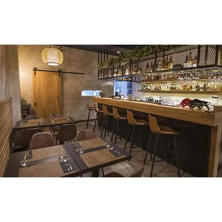 The George, Urban Boutique Ξενοδοχείο 4*